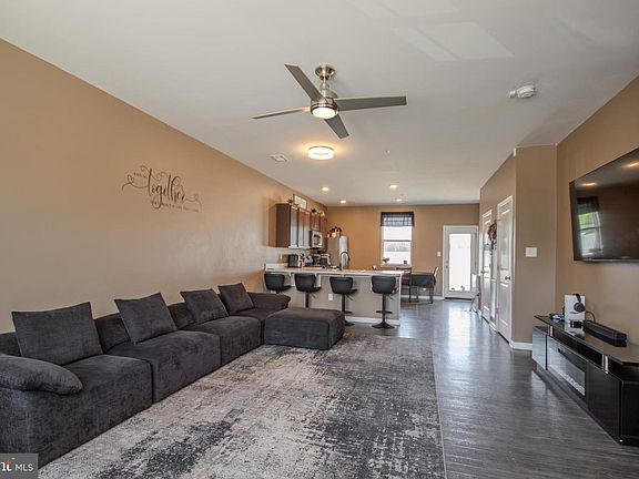 4th image of 444 Creekbed Cir
