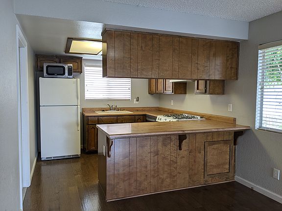 5th image of 752 Panorama Dr