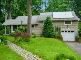 27 Overhill Rd, Melville, NY 11747