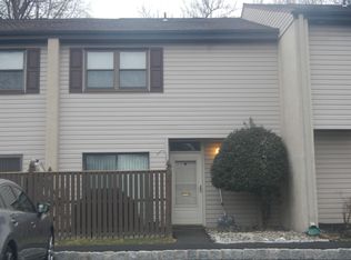 6 Hunters Way, Hatboro, PA 19040