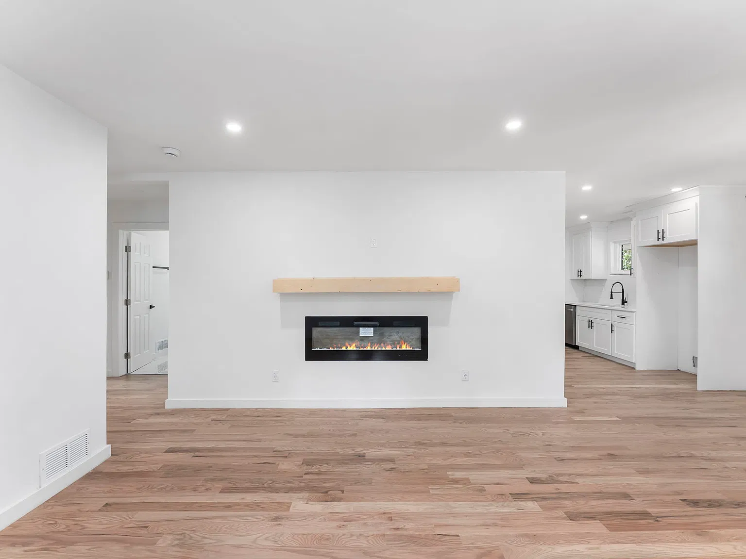 3 bed, 1266 sqft, $2,350 — Photo 1