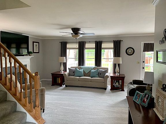 5th image of 888 Blackpine Dr
