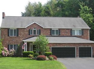 8346 Black Walnut Dr, East Amherst, NY 14051