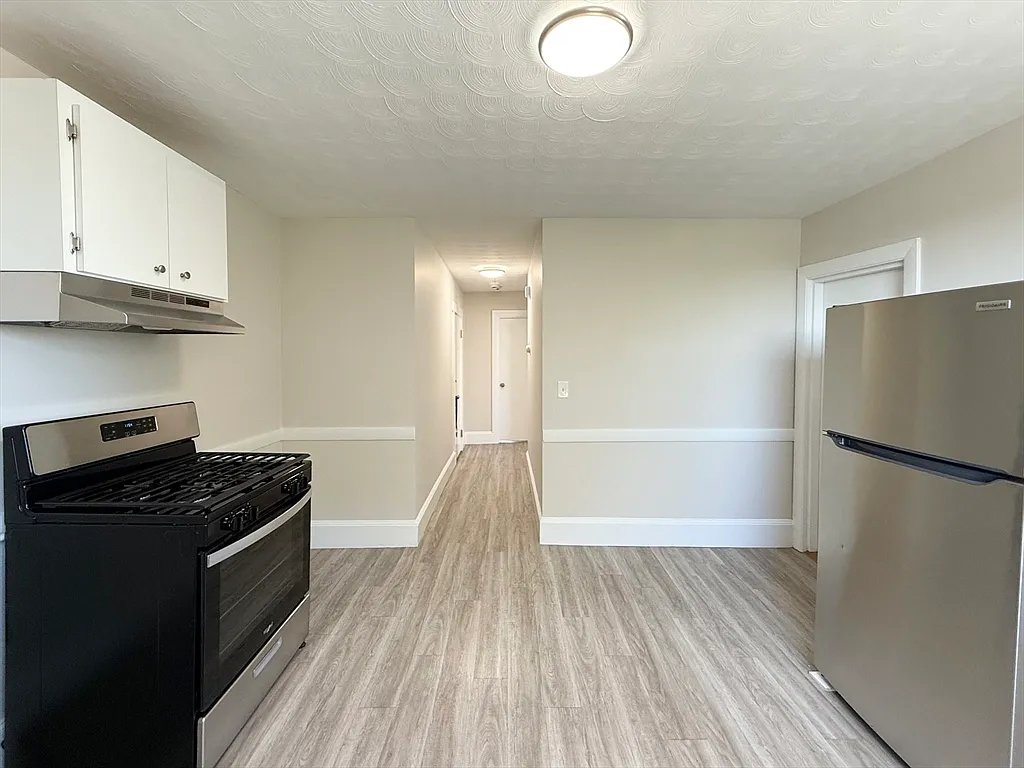 2 bed, 1.0 bath, 800 sqft, $2,400 — Photo 4