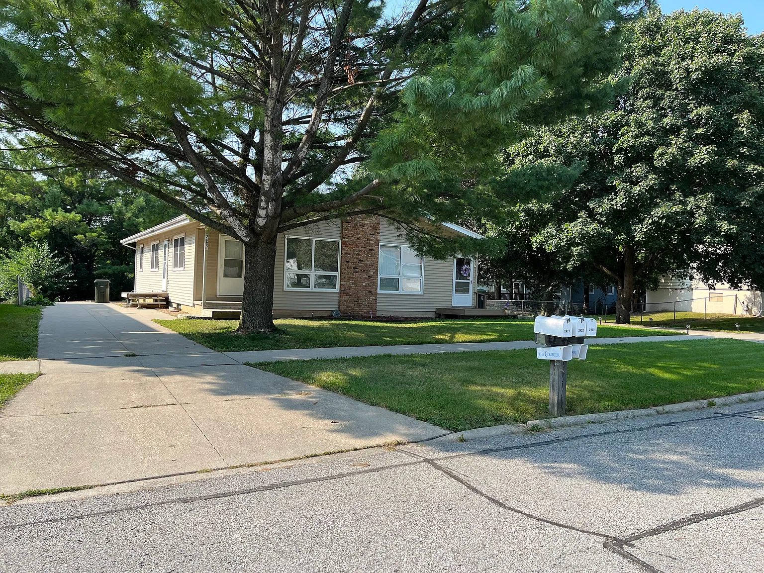 2 bed, 900 sqft, $900 — Photo 1