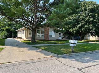 2424 W 3rd St, Cedar Falls, IA 50613