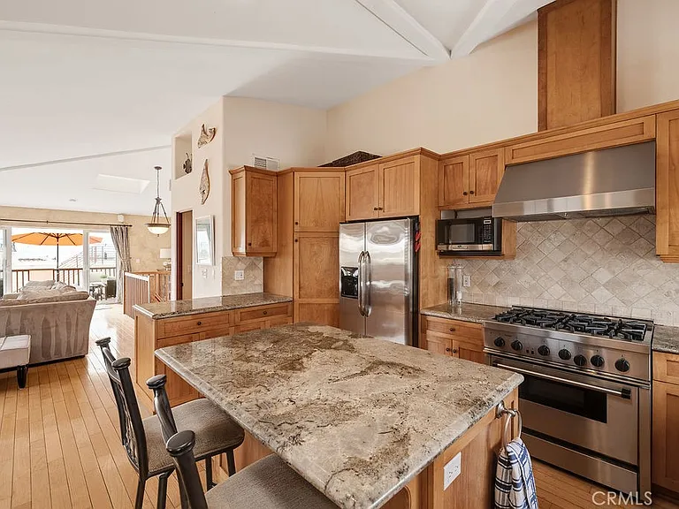 817 Monterey Blvd — Photo 15