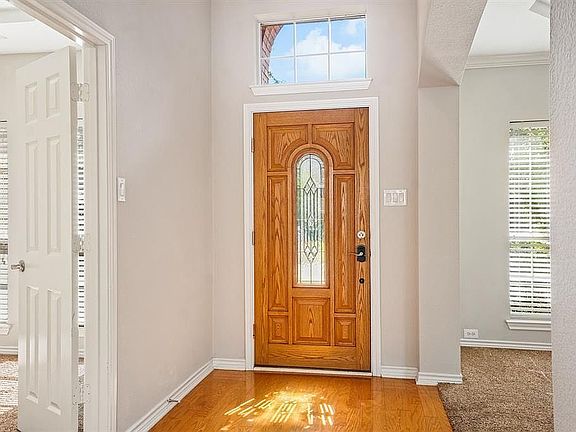 3rd image of 428 Cave River Dr