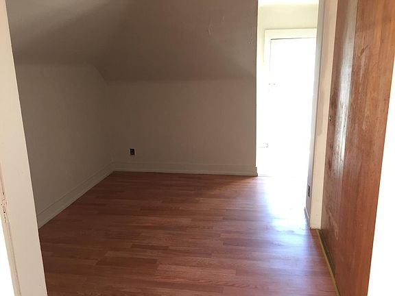 2nd image of 4916 Forest Ave #11