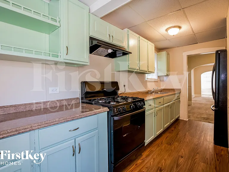1217 Hickory St — Photo 6