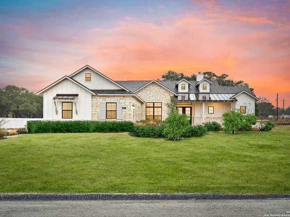 104 TIMBER HTS, La Vernia, TX 78121