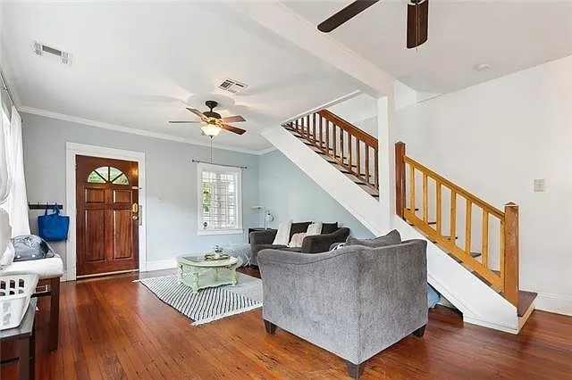 5 bed, 2.0 bath, 2349 sqft, $5,000 — Photo 3