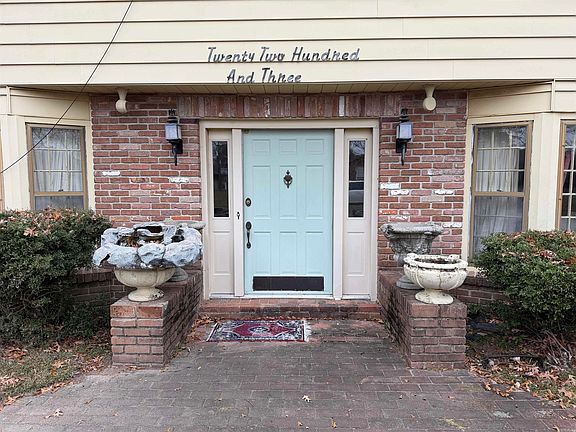 3rd image of 2203 Cherry Ridge Dr