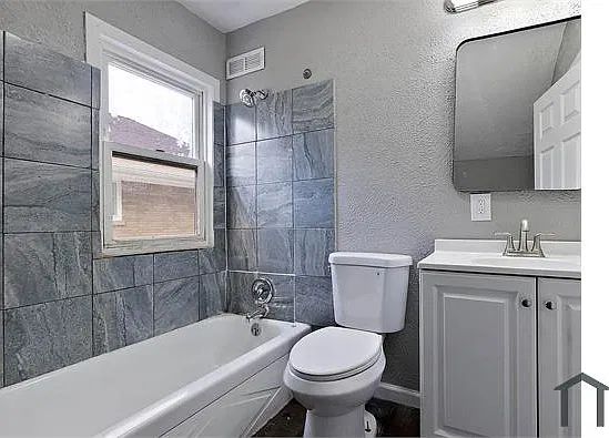 3 bed, 1216 sqft, $1,700 — Photo 2