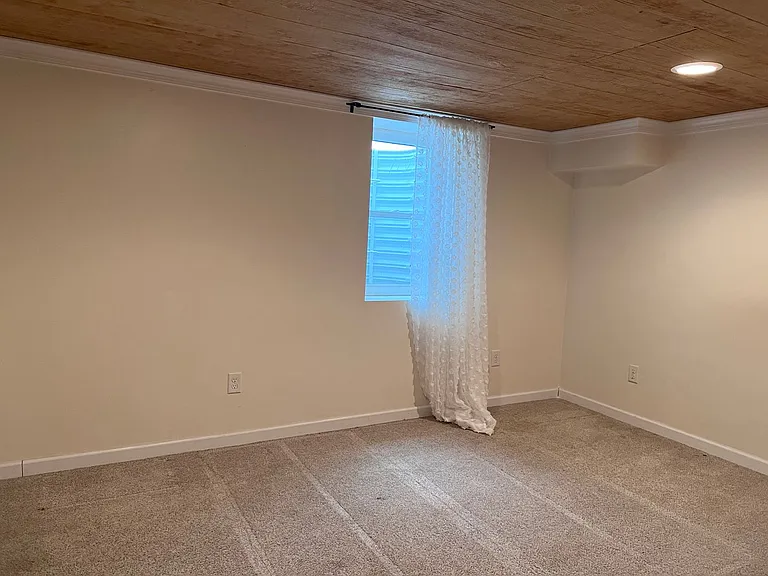 1552 Woodlawn Ave SE — Photo 16