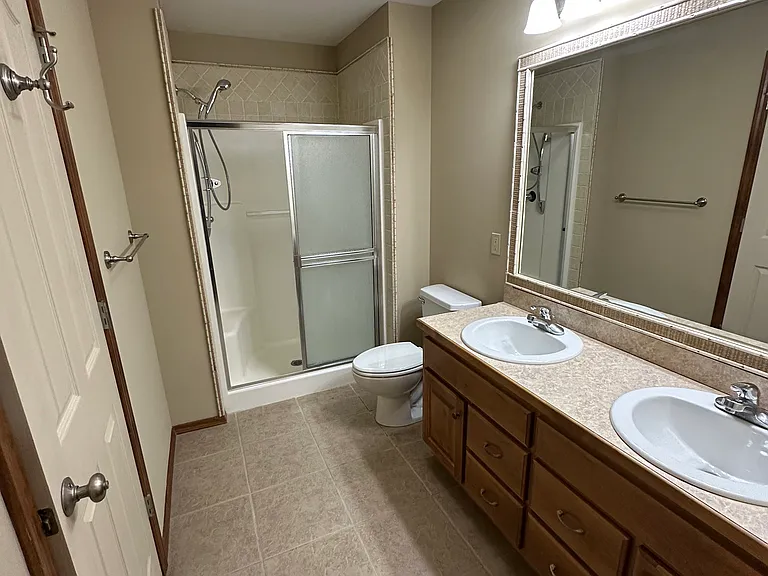764 S Hackberry Ave — Photo 6