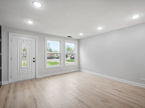 5th image of 15418 Minerva Ave