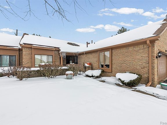 3rd image of 2162 London Bridge Dr