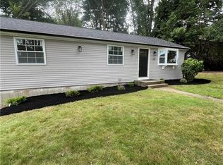 40 Deerfield Dr, West Warwick, RI 02893