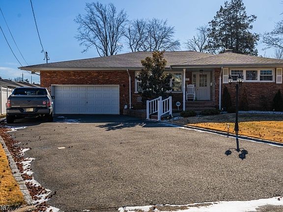 2nd image of 1015 Georgian Dr