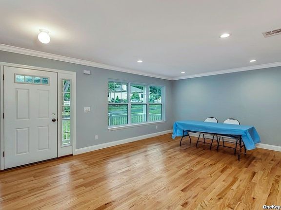 3rd image of 21 Cedar Ln