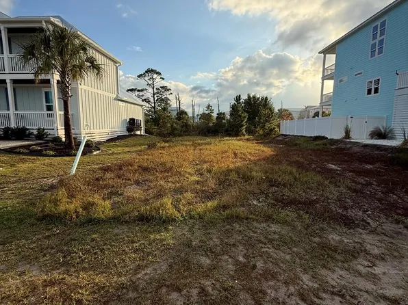 35 Rhonda Del Sol Cir, Pt Saint Joe, FL 32456