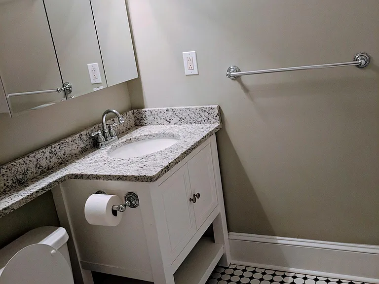 714 E Washington St #3 — Photo 7