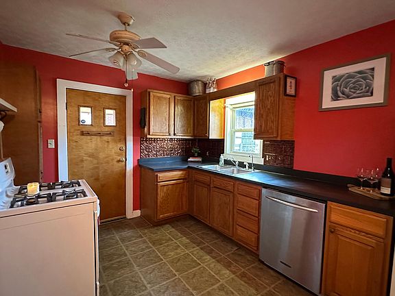 4th image of 2451 Indianola Ave