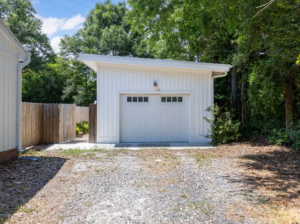 306 Parkway Dr #B