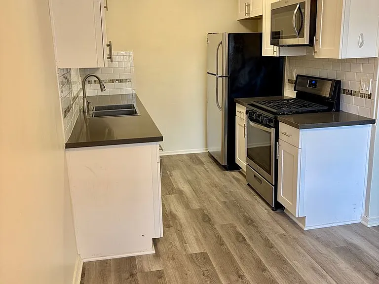 7530 Hampton Ave — Photo 6