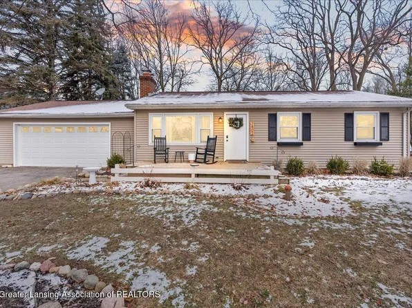 7402 Williamsburg Rd, Lansing, MI 48917