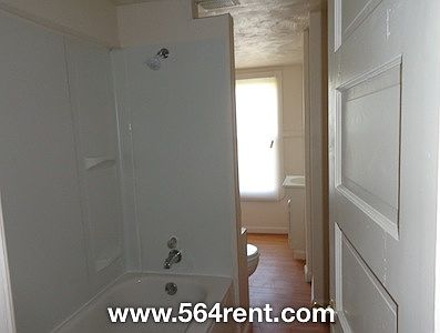 5th image of 208 S 29th St