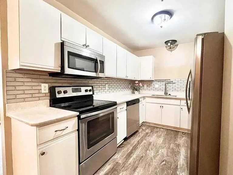15650 Stone Crossing Dr — Photo 2