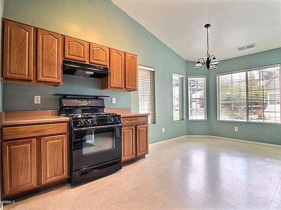 4th image of 914 W Weston Trl