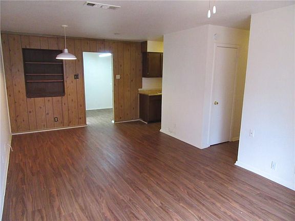 2nd image of 1327 Briarwood Dr