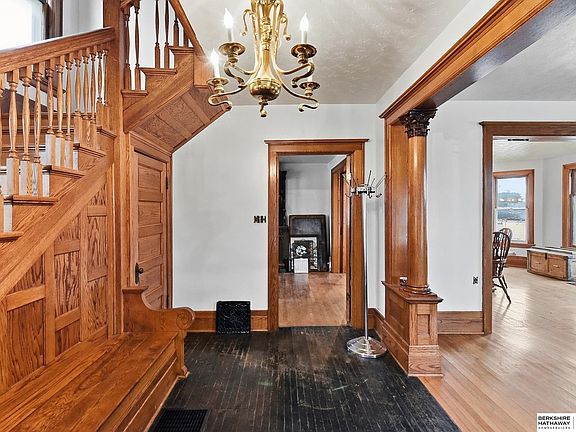 4th image of 652 W 7th St