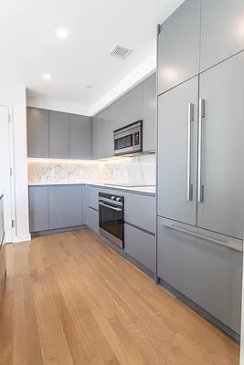 Rented by Bond New York | media 78