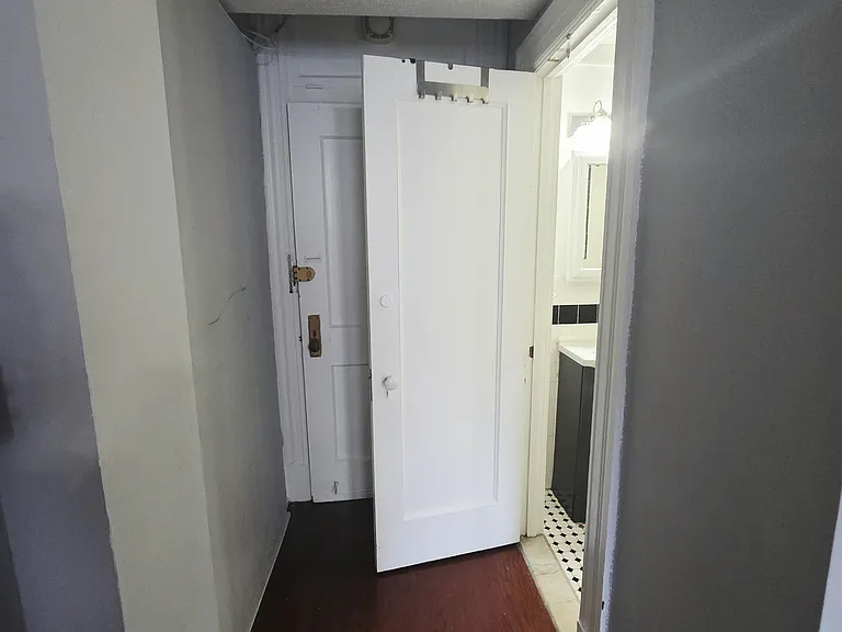 1324 Locust St #506 — Photo 16