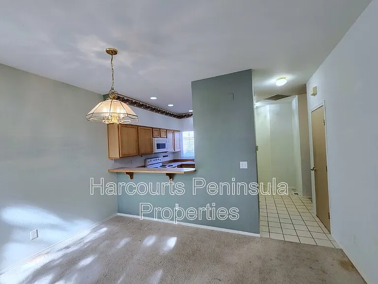1598 Seasons Ln NW — Photo 4