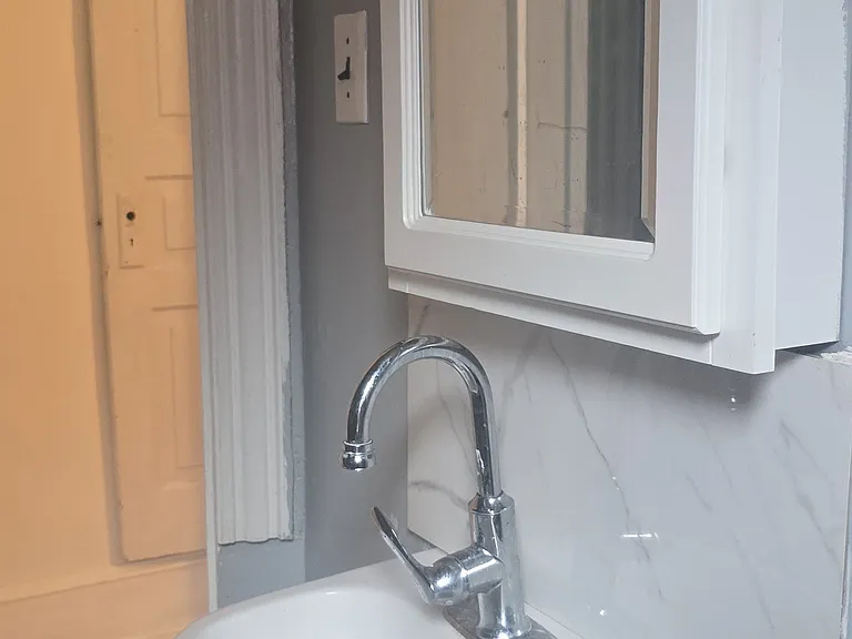 527 Windsor St #2 — Photo 11