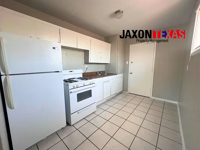 3906 Harrison Ave #4 — Photo 4