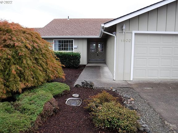 2nd image of 1802 Woodstock Cir NW