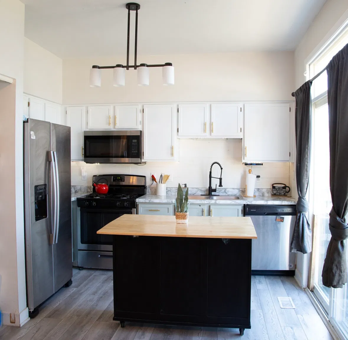 3 bed, 2.5 bath, 1382 sqft, $3,000 — Photo 3