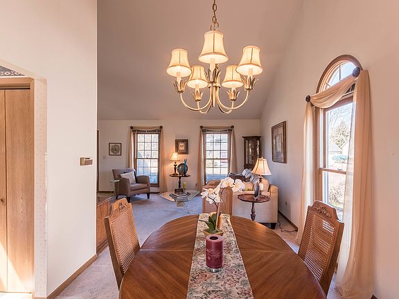 5th image of 395 Thistle Ln