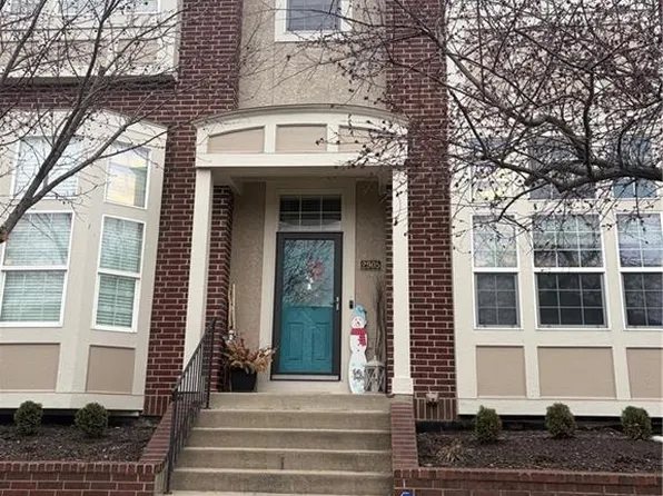 2905 Gentry Park, Kansas City, MO 64116