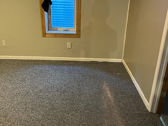 4th image of 1065 Charles Ave