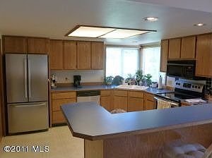 5th image of 460 S Lyle Ave