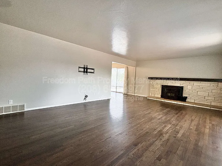 3010 N 5th St — Photo 2