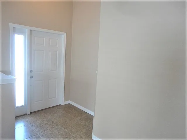 3213 Dunstable Dr — Photo 2