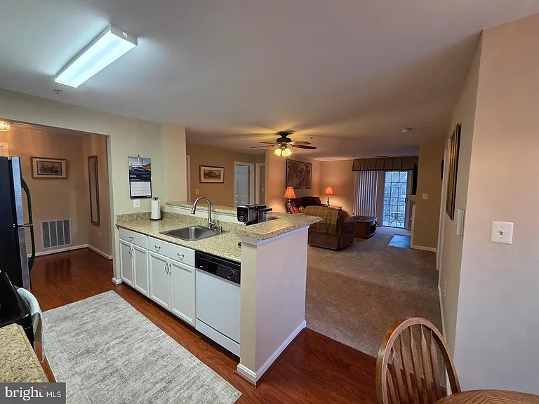 2015 Gov Thomas Bladen Way #204 — Photo 4